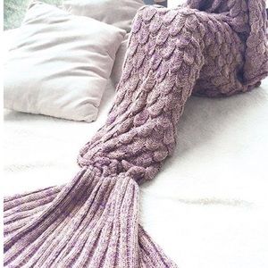 Scalloped Mermaid Tail Blanket